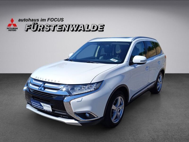 Weiß Gebraucht 2016 Mitsubishi Outlander Top SUV | 13.990 € (Etwas zu teuer) - Bild 1/4