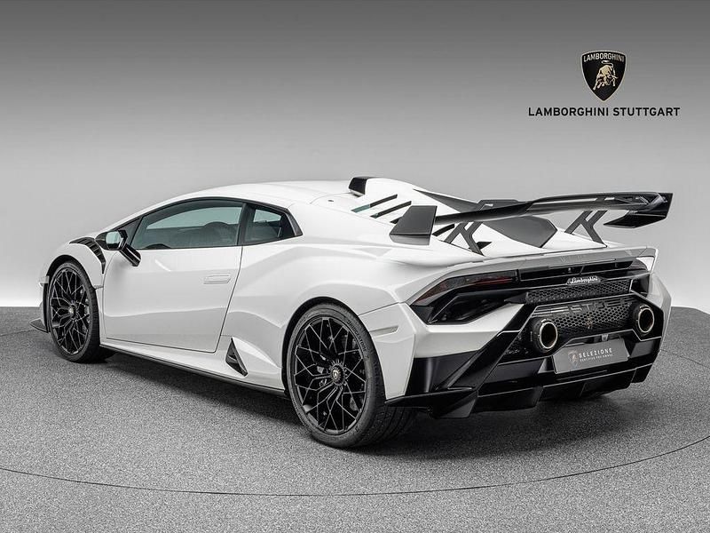Usata Lamborghini Huracán 640 CV (470 kW) 2023 Bianco Coupé