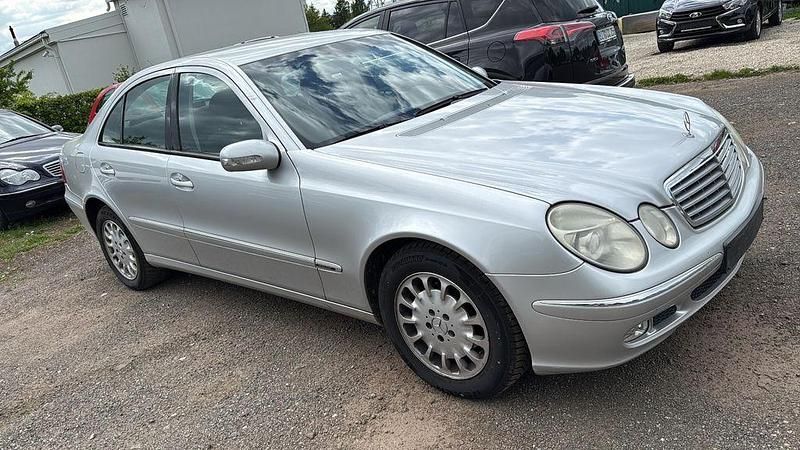 Silber Gebraucht 2004 Mercedes E220 Limousine | 2.300 € (Superpreis) - Bild 1/4