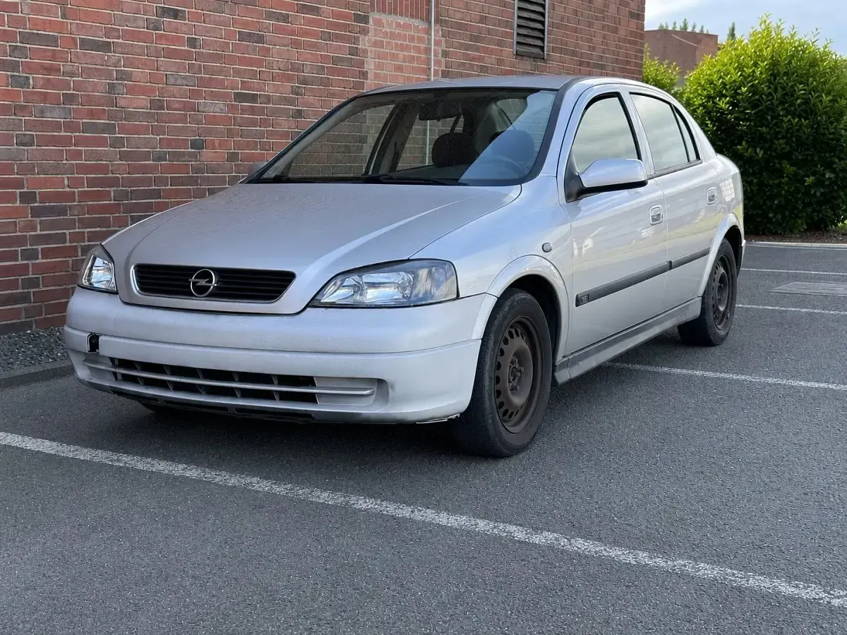 Gebraucht Opel Astra 105 PS (77 kW) 2004 Silber Limousine
