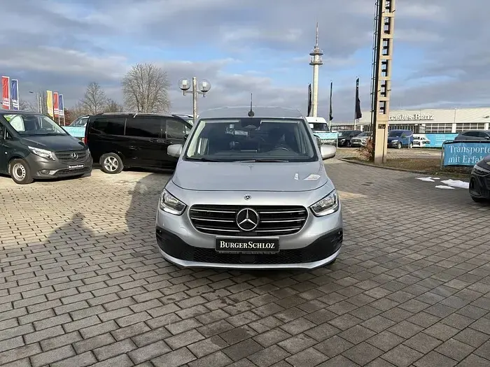 Gebraucht Mercedes T180 Style 116 PS (85 kW) 2024 Silber Van / Kleinbus