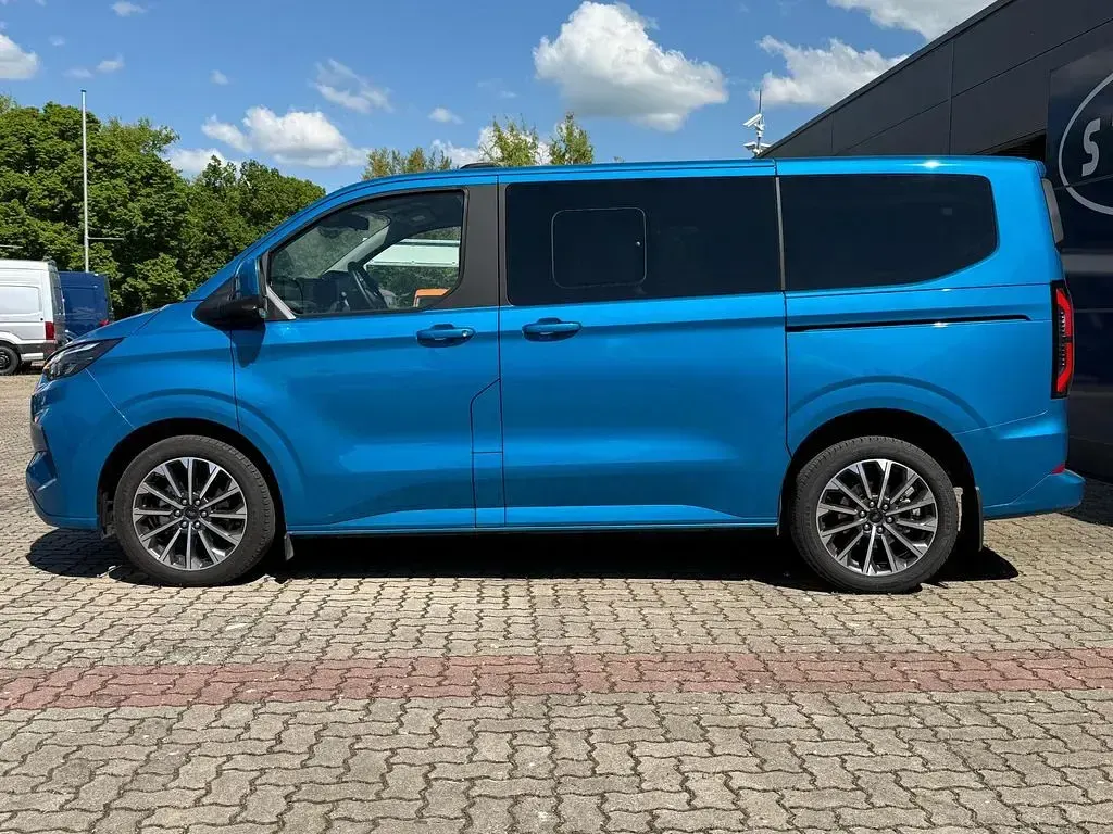 Neu Ford Tourneo Titanium X 150 PS (110 kW) 2026 Digital aqua blue Van / Kleinbus