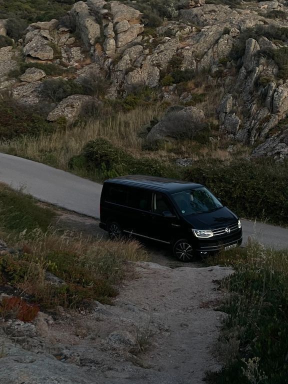 Schwarz Gebraucht 2016 VW T6 Generation Six Van | 32.000 € (Guter Preis) - Bild 1/4