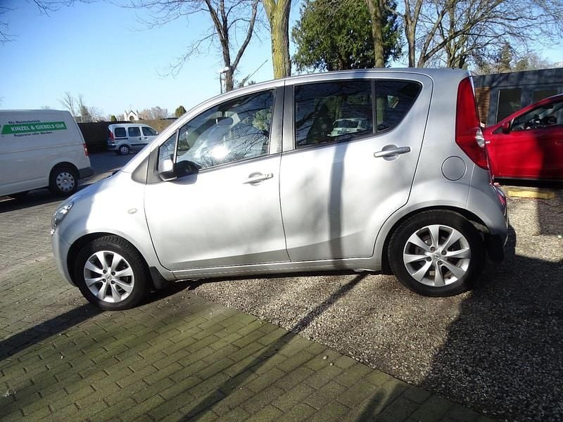 Gebraucht Opel Agila Edition 68 PS (50 kW) 2015 Silber Kleinwagen