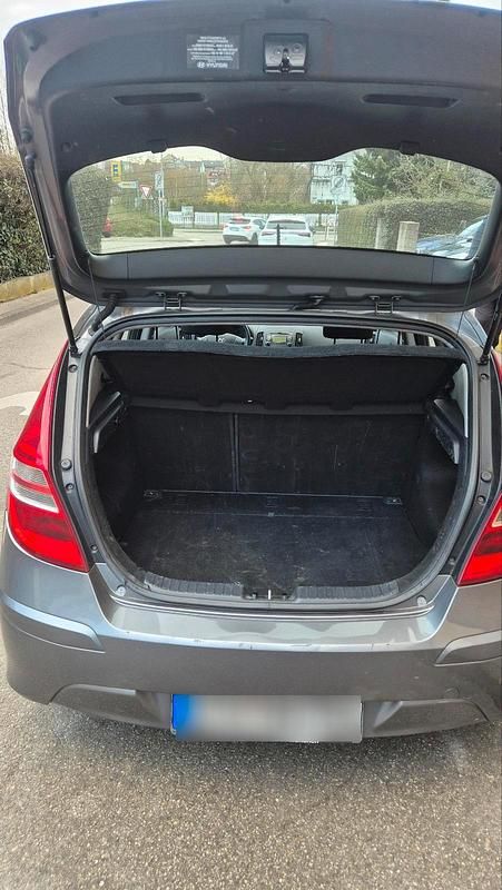 Gebraucht Hyundai i30 90 PS (66 kW) 2012 Grau Limousine