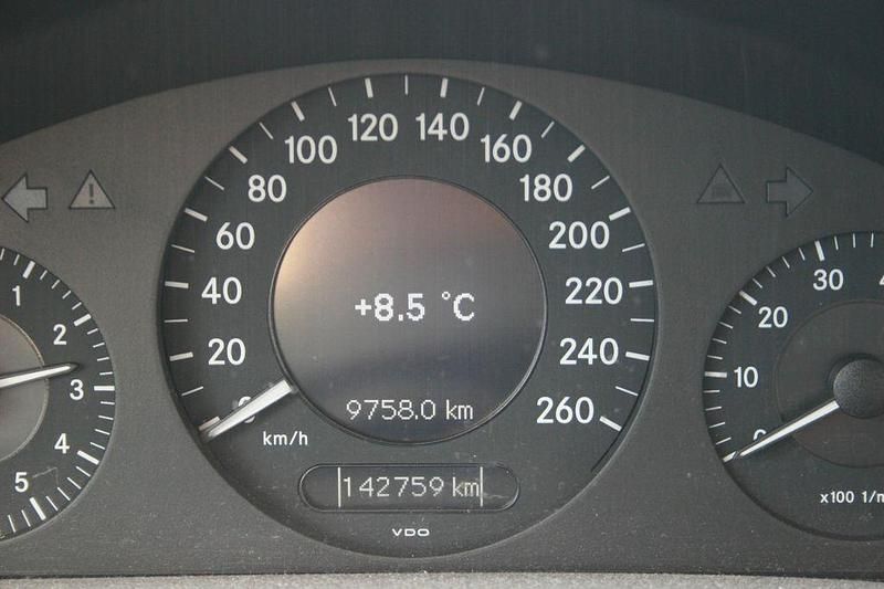 Gebraucht Mercedes E200 Elegance 184 PS (135 kW) 2007 Silber Limousine