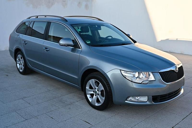 Gebraucht Skoda Superb Ambition 170 PS (125 kW) 2011 Grau Limousine