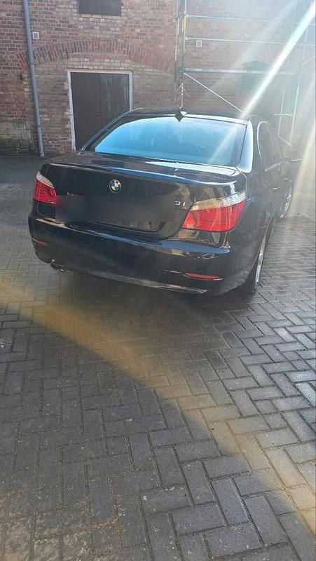 Gebraucht BMW 523 190 PS (139 kW) 2010 Blau Limousine