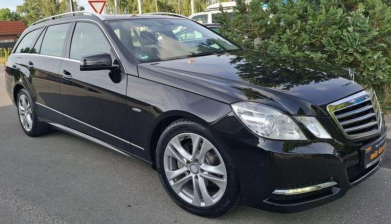 Schwarz Gebraucht 2011 Mercedes E220 Avantgarde Limousine | 7.990 € (Guter Preis) - Bild 1/4