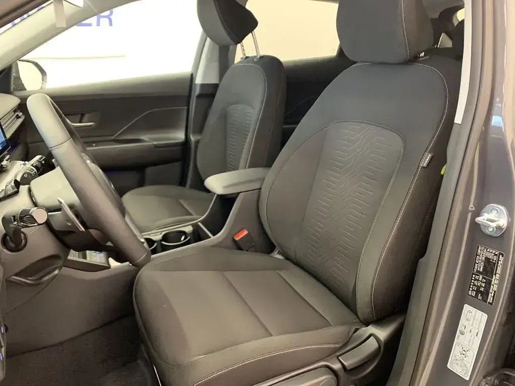 Gebraucht Hyundai Kona Trend 139 PS (102 kW) 2025 Grau SUV
