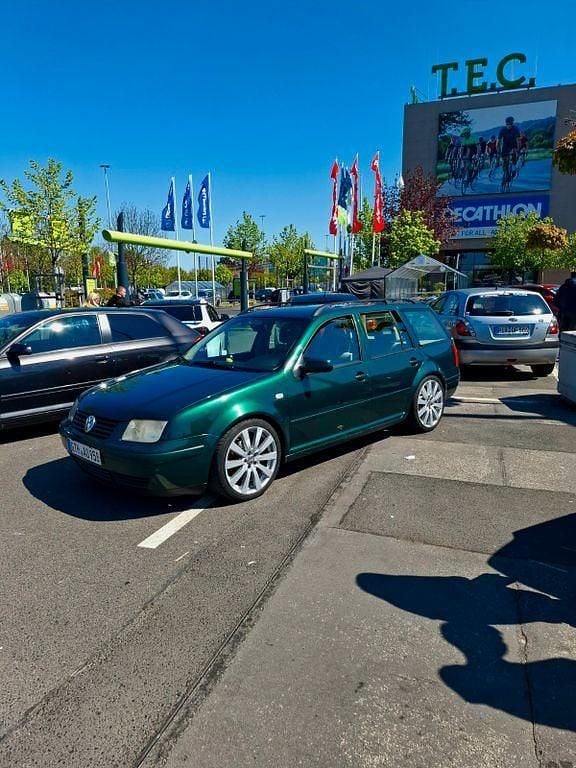 Grün Gebraucht 1999 VW Bora Trendline Limousine | 3.000 € - Bild 1/4