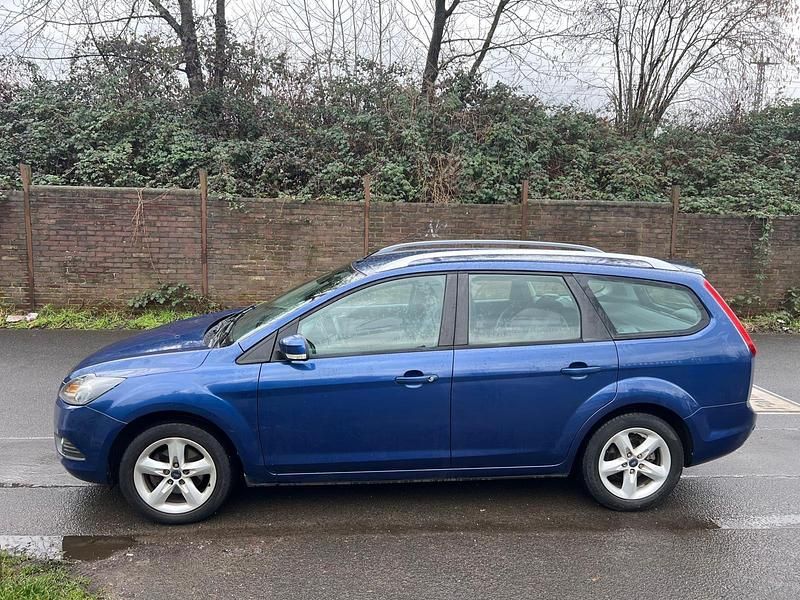 Second-hand Ford Focus Style 109 CP (80 kW) 2010 Albastru Berlinǎ