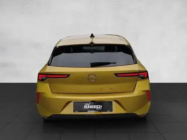 Gebraucht Opel Astra Enjoy 110 PS (80 kW) 2024 Gelb Kleinwagen