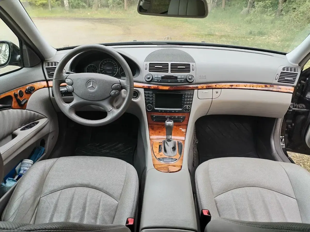 Używany Mercedes E280 Elegance 190 KM (139 kW) 2008 Czarny Kombi