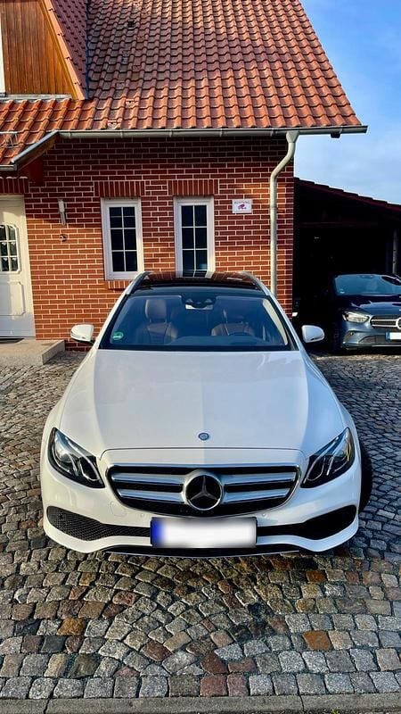 Usado Mercedes E250 211 HP (155 kW) 2017 Branco Carrinha