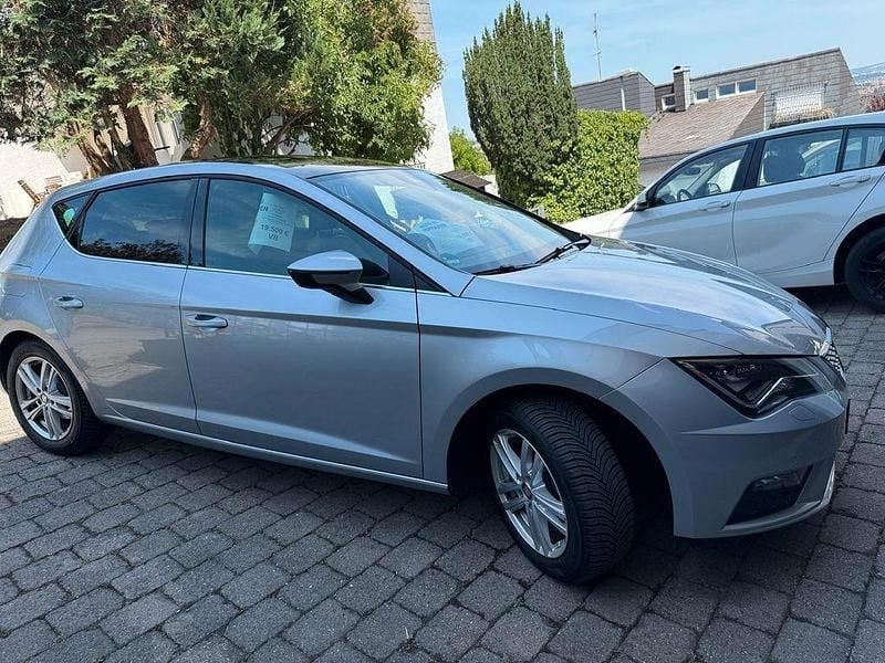 Silber Gebraucht 2020 Seat Leon XCELLENCE Limousine | 19.500 € (Fairer Preis) - Bild 1/4