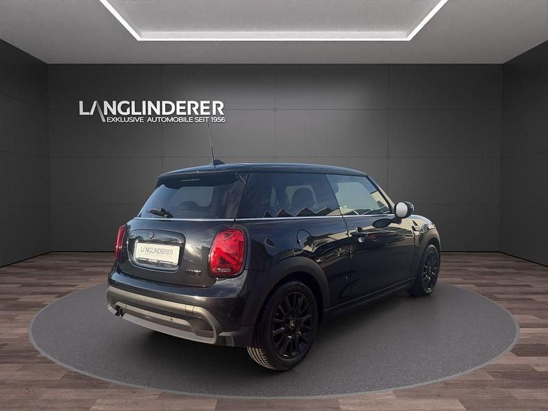 Gebraucht Mini Cooper Classic 136 PS (100 kW) 2024 Midnight black ii Kleinwagen