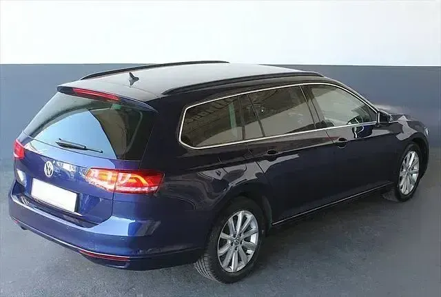 Gebraucht VW Passat Comfortline 150 PS (110 kW) 2018 Blau Kombi
