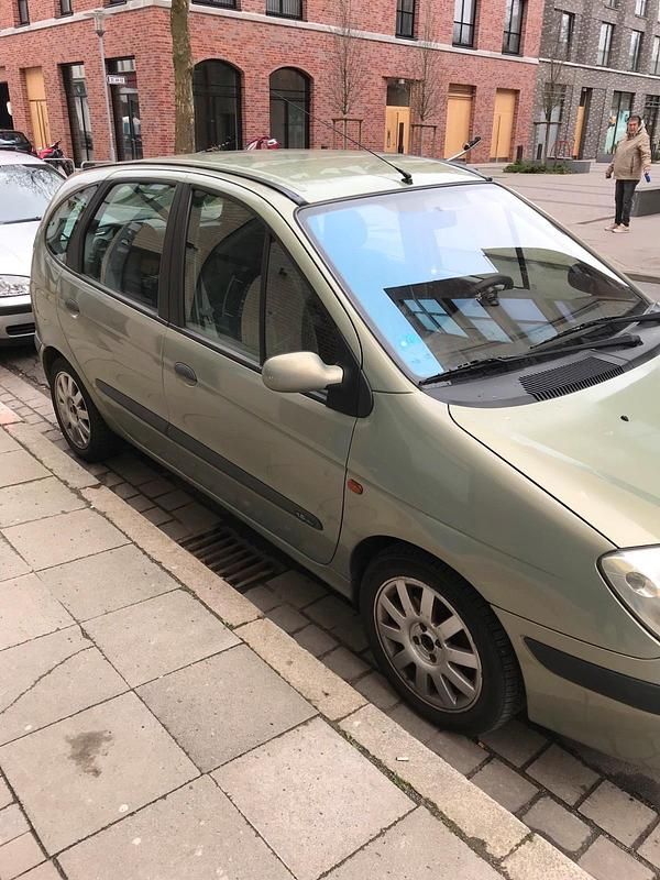 Używany Renault Scénic 107 KM (78 kW) 2002 Zielony Minivan