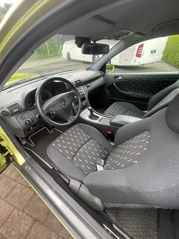 Gebraucht Mercedes C180 129 PS (94 kW) 2002 Grün Coupé