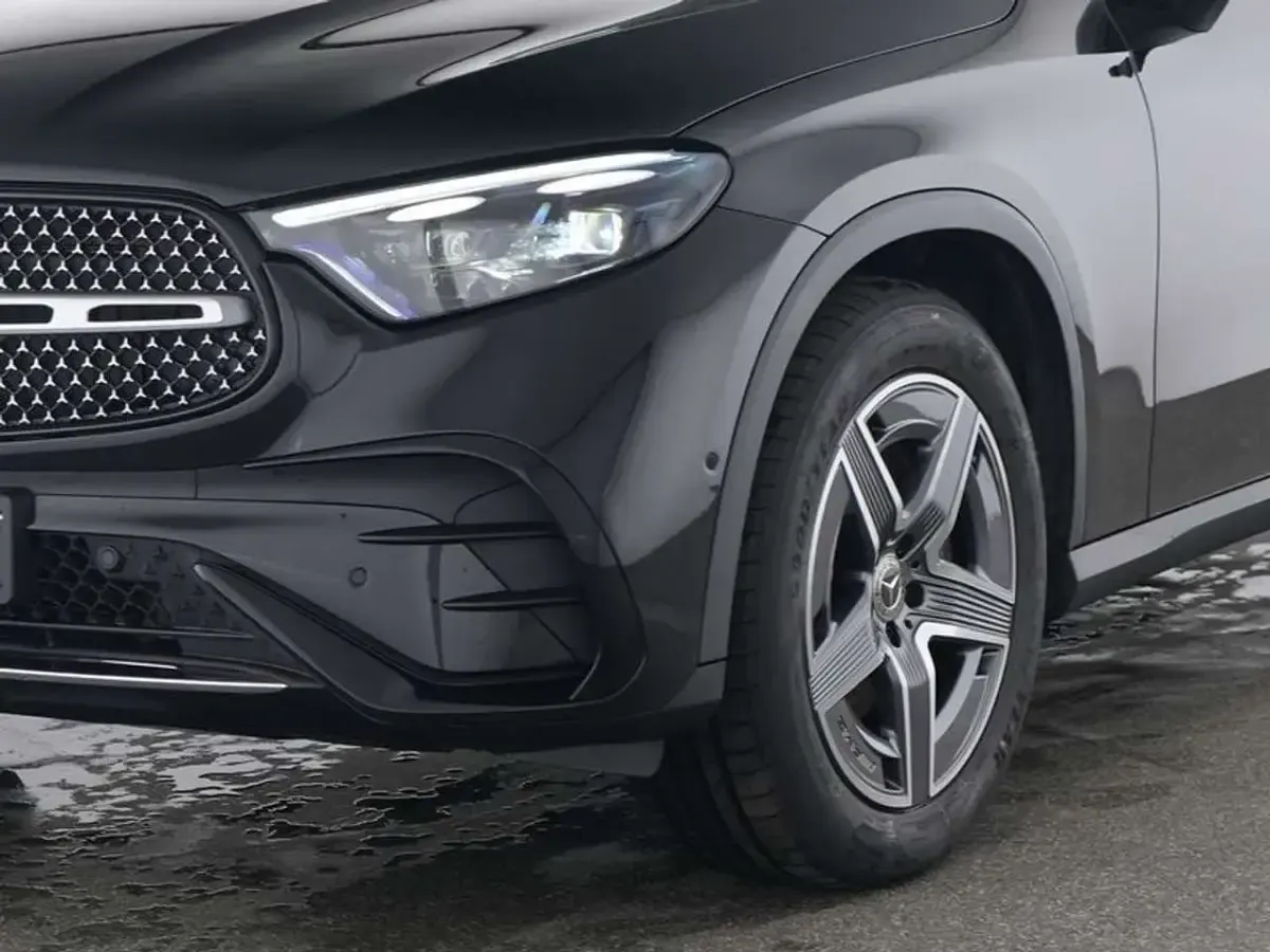 Gebraucht Mercedes GLC300 Advanced Plus 270 PS (198 kW) 2025 Lack obsidianschwarz SUV