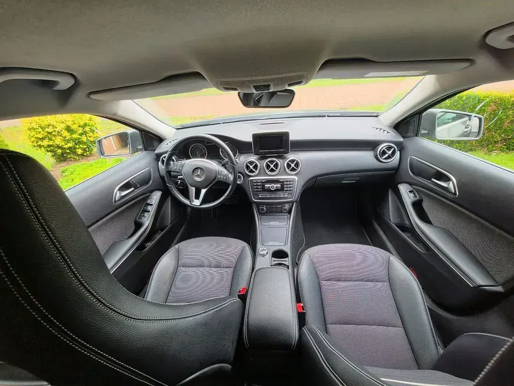 Gebraucht Mercedes A180 122 PS (89 kW) 2014 Grau Kleinwagen
