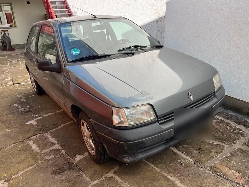Second-hand Renault Clio LE 54 CP (39 kW) 1991 Gri Hatchback