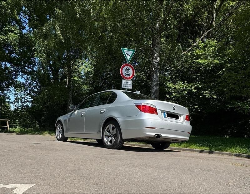 Silber Gebraucht 2009 BMW 520 Lifestyle Limousine | 6.800 € (Fairer Preis) - Bild 1/4