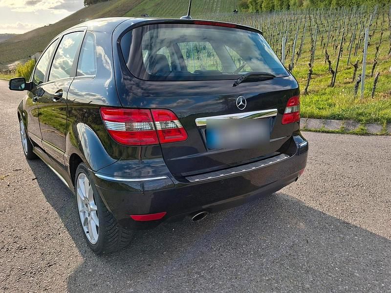 Gebraucht Mercedes B160 95 PS (69 kW) 2011 Schwarz Van / Kleinbus