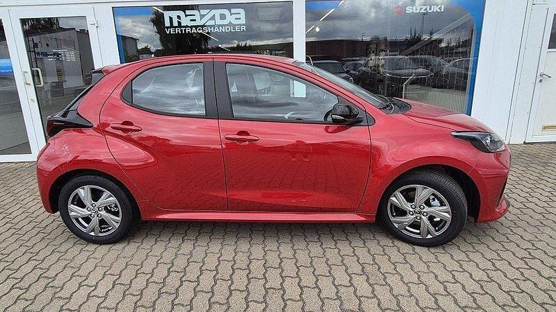 Neu Mazda 2 Exclusive 116 PS (85 kW) 2025 Formal red Limousine