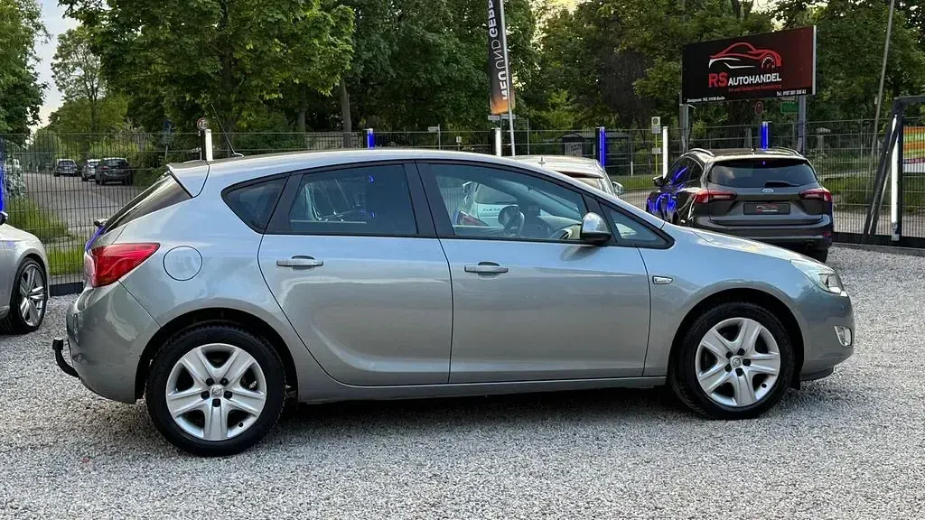 Gebraucht Opel Astra Design Edition 125 PS (91 kW) 2011 Silber Limousine
