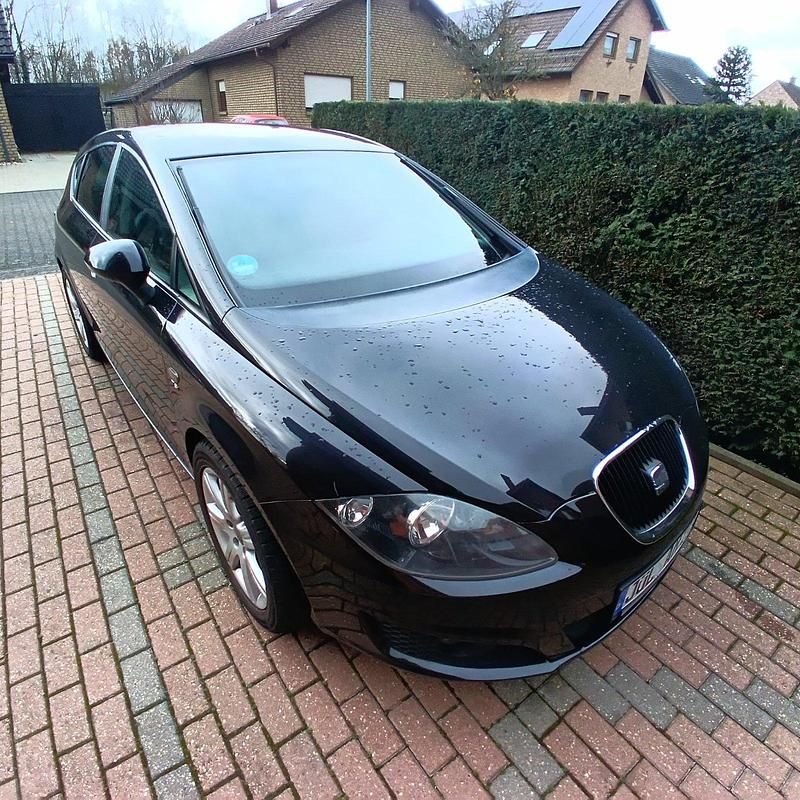 Schwarz Gebraucht 2010 Seat Leon Sport Kleinwagen | 3.877 € (Fairer Preis) - Bild 1/4