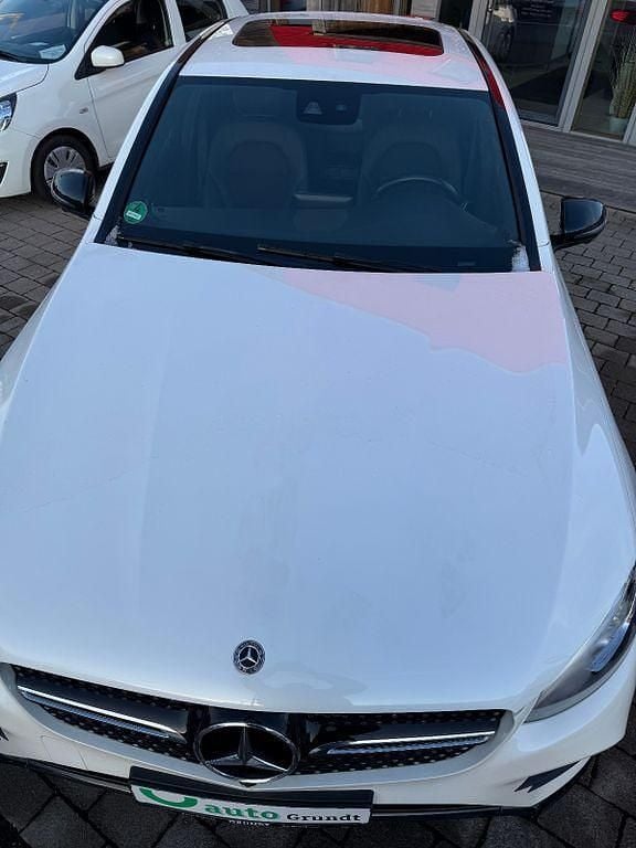 Gebraucht Mercedes GLC250 AMG line 204 PS (150 kW) 2019 Weiß Coupé