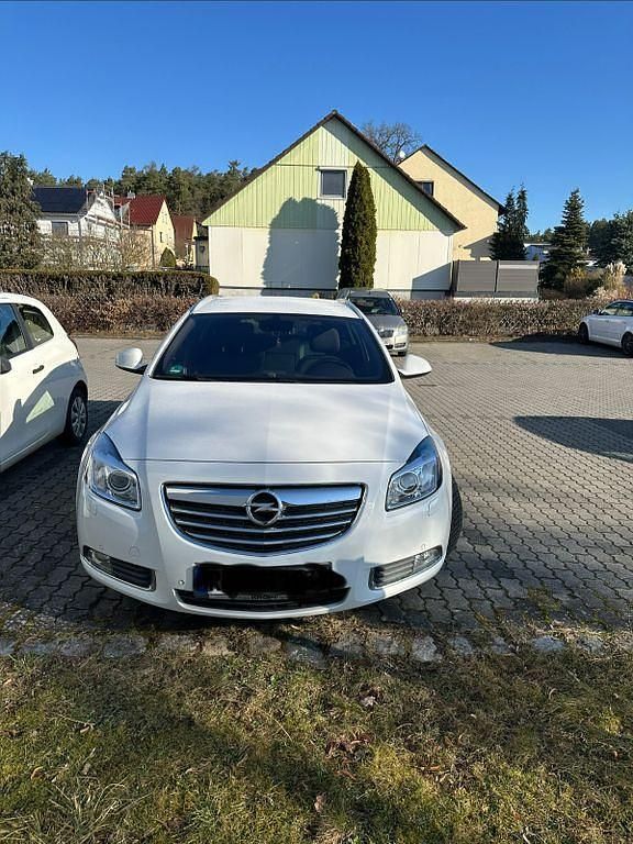 Gebraucht Opel Insignia Edition 160 PS (117 kW) 2013 Weiß Kombi