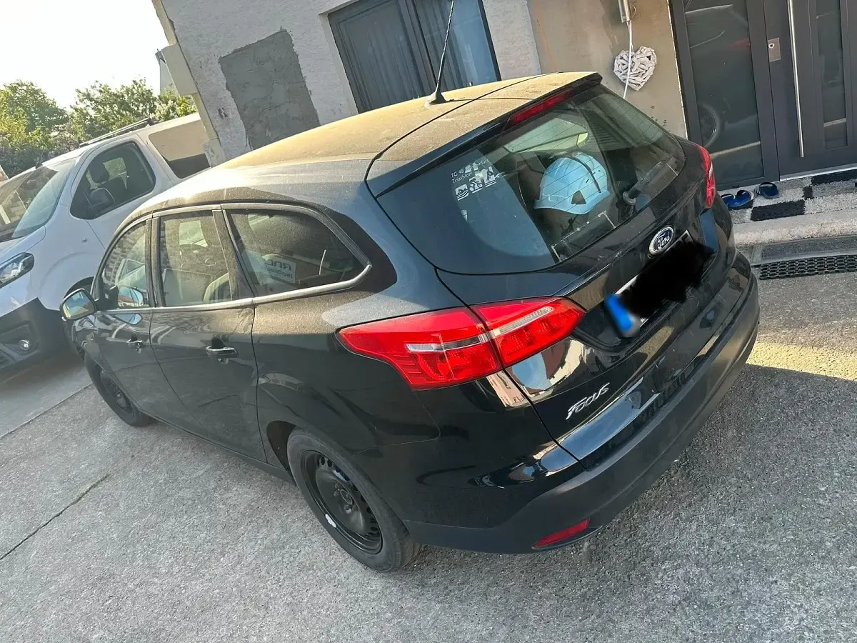 Gebraucht Ford Focus 105 PS (77 kW) 2016 Schwarz Kombi
