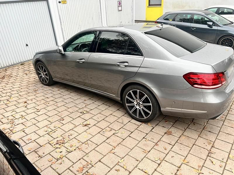 Second-hand Mercedes E250 211 CP (155 kW) 2013 Argintiu Berlinǎ