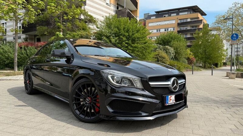 Schwarz Gebraucht 2014 Mercedes CLA45 AMG AMG Limousine | 21.390 € - Bild 1/4
