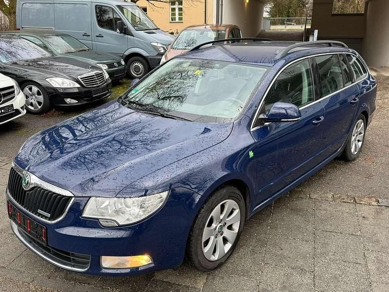 Gebraucht Skoda Superb GreenLine 105 PS (77 kW) 2012 Pacificblau Kombi