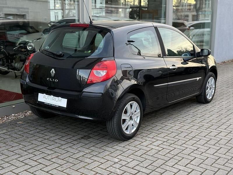 Gebraucht Renault Clio III Dynamique 75 PS (55 kW) 2008 Schwarz Limousine