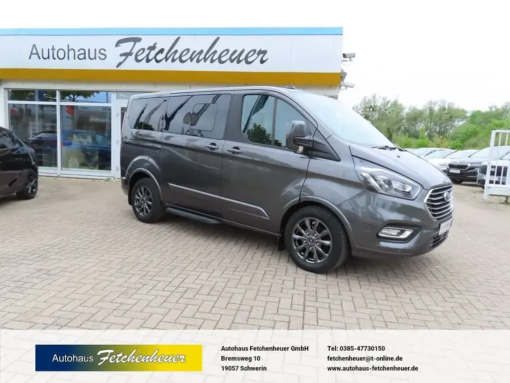 Second-hand Ford Tourneo 185 CP (136 kW) 2022 Monovolum