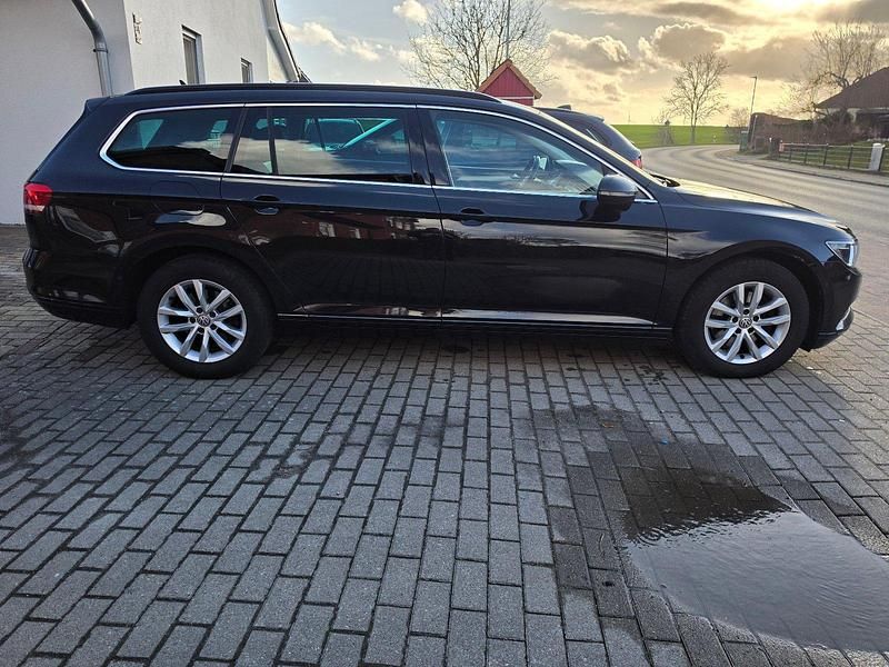 Second-hand VW Passat 150 CP (110 kW) 2017 Negru Break