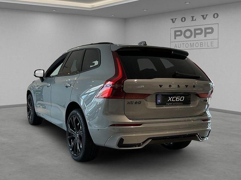 Neu Volvo XC60 Plus 455 PS (334 kW) 2025 Vapour grey SUV