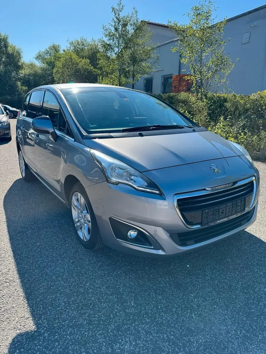 Gebraucht Peugeot 5008 114 PS (83 kW) 2014 Silber Van / Kleinbus