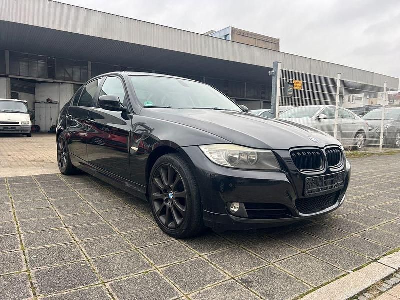 Gebraucht BMW 320 170 PS (125 kW) 2008 Schwarz Limousine