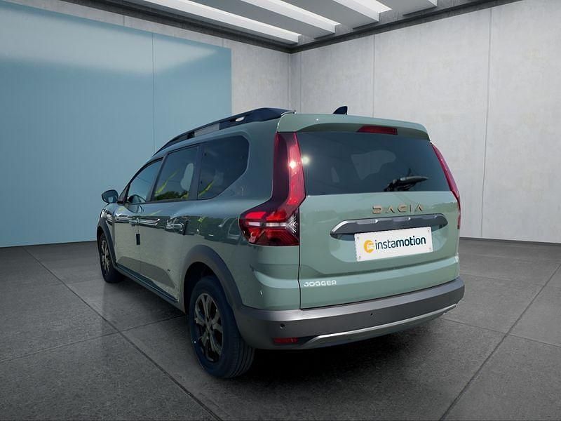 Neu Dacia Jogger 91 PS (66 kW) 2025 Grün Van / Kleinbus