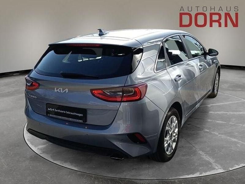 Gebraucht Kia Ceed Comfort 160 PS (117 kW) 2022 Silber Kleinwagen