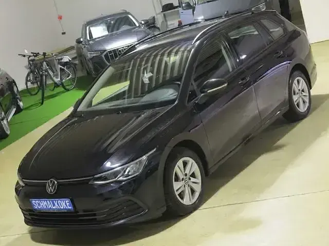 Gebraucht VW Golf VIII Life 116 PS (85 kW) 2022 Deep black pearlescent (metallic) Kombi