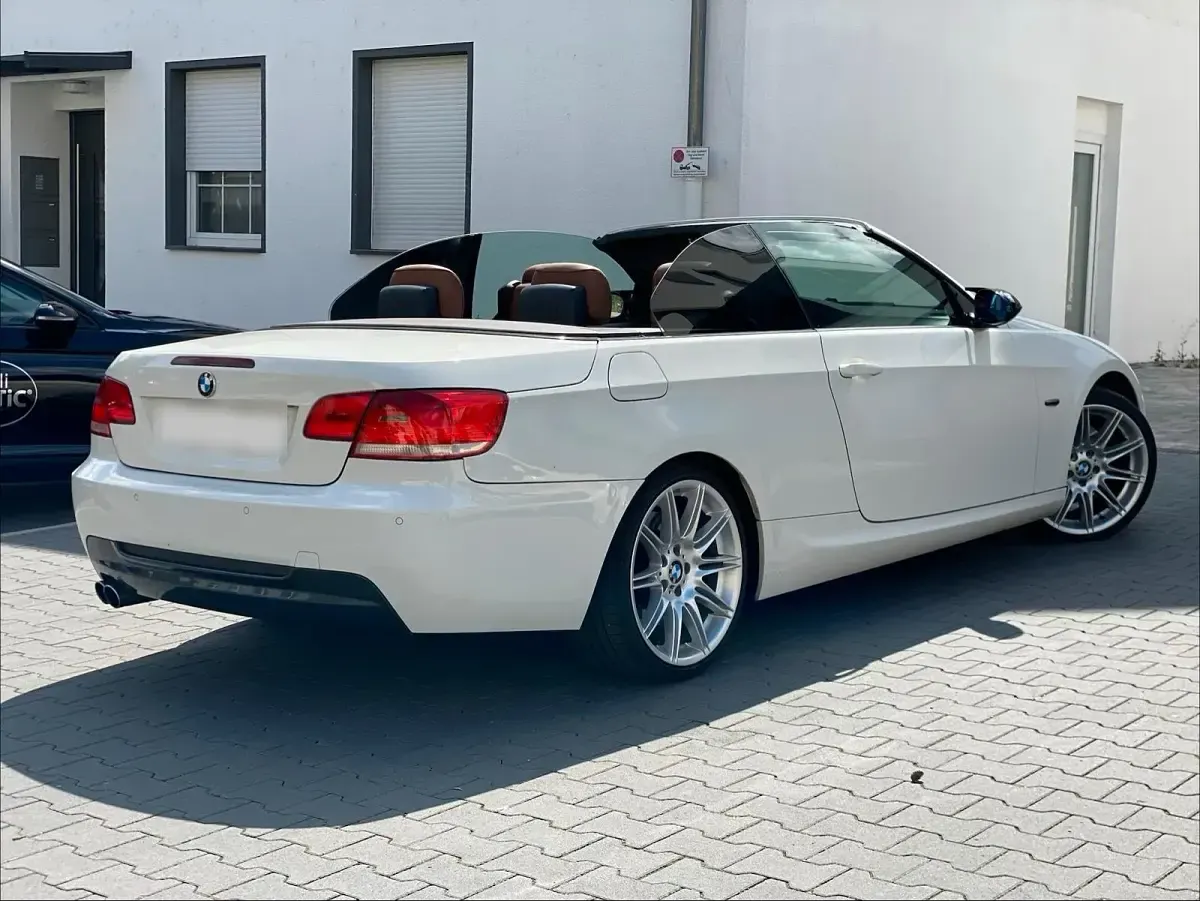 Gebraucht BMW 330 270 PS (198 kW) 2009 Weiß Cabrio