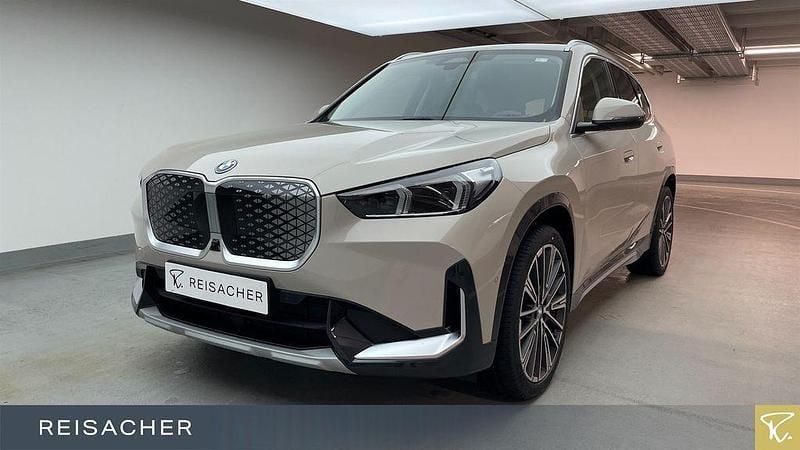 Grau Neu 2025 BMW iX1 Sport Line SUV | 50.490 € (Fairer Preis) - Bild 1/4