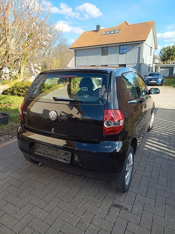 Gebraucht VW Fox 54 PS (39 kW) 2005 Schwarz Kleinwagen